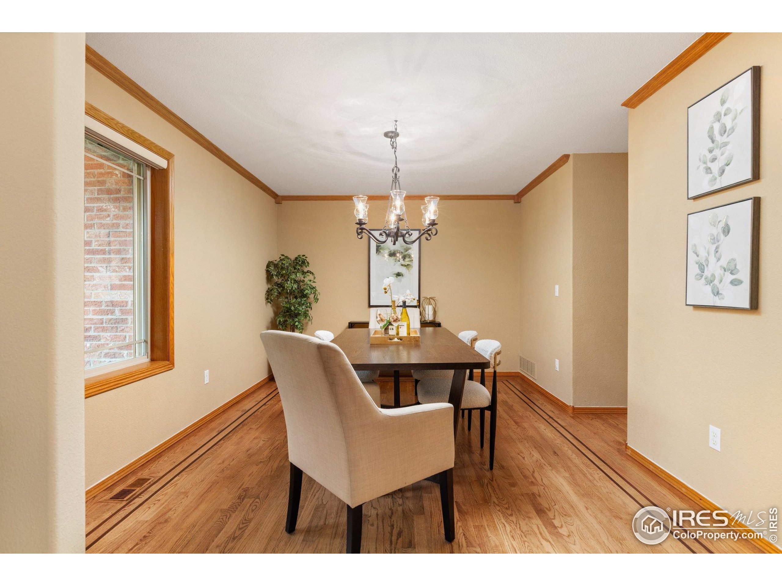 1401 Clover Creek Dr