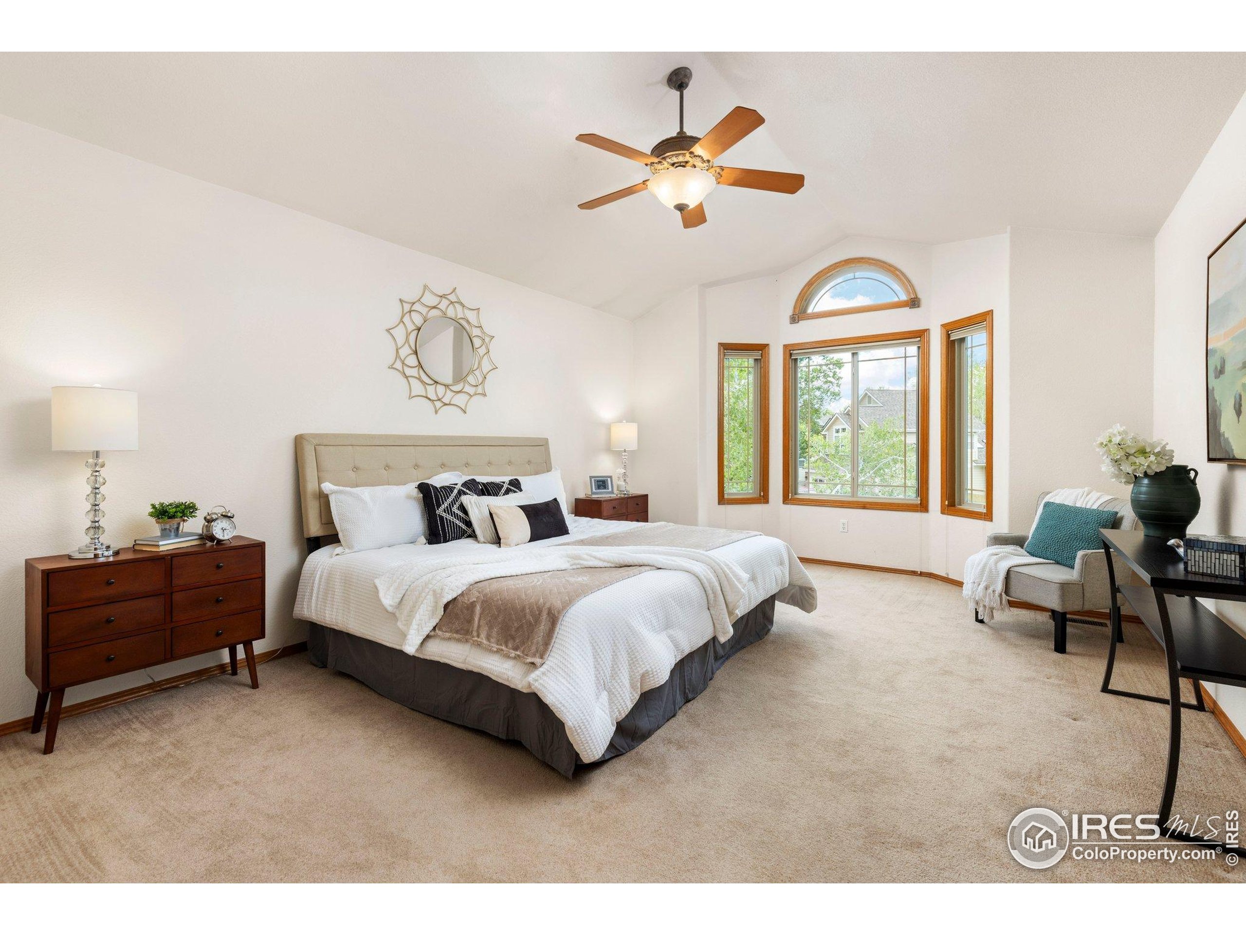 1401 Clover Creek Dr