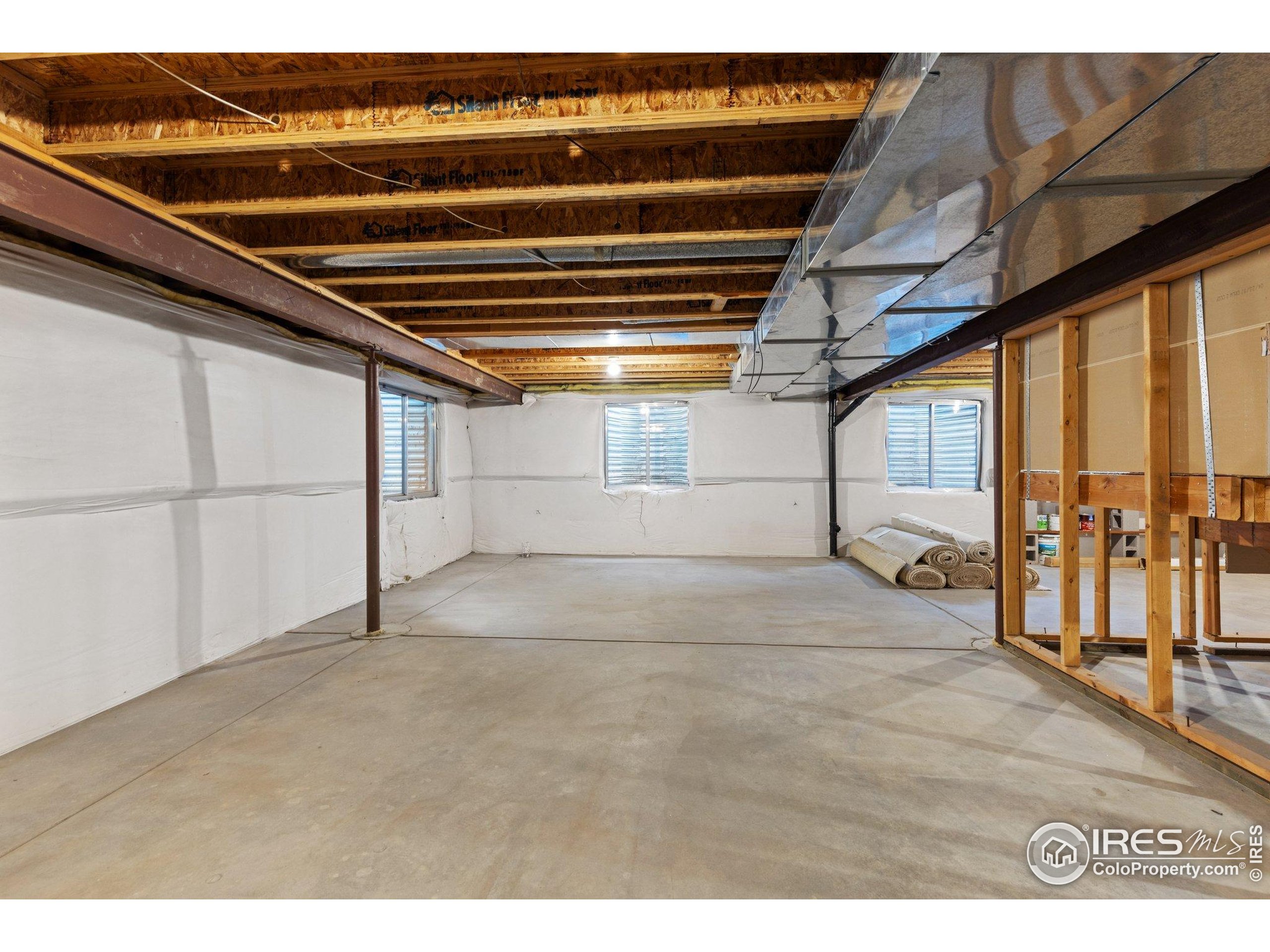 1401 Clover Creek Dr