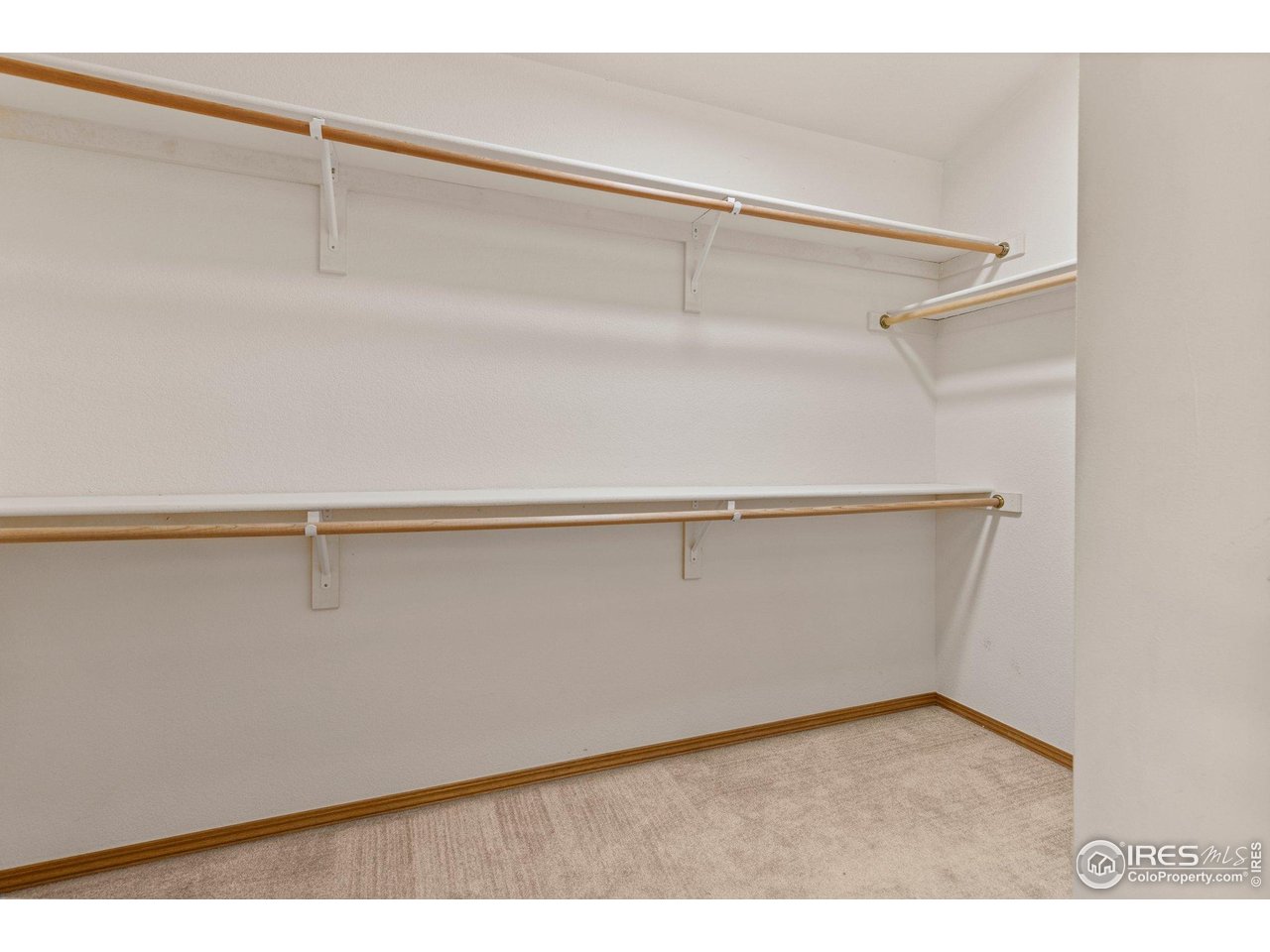 1401 Clover Creek Dr