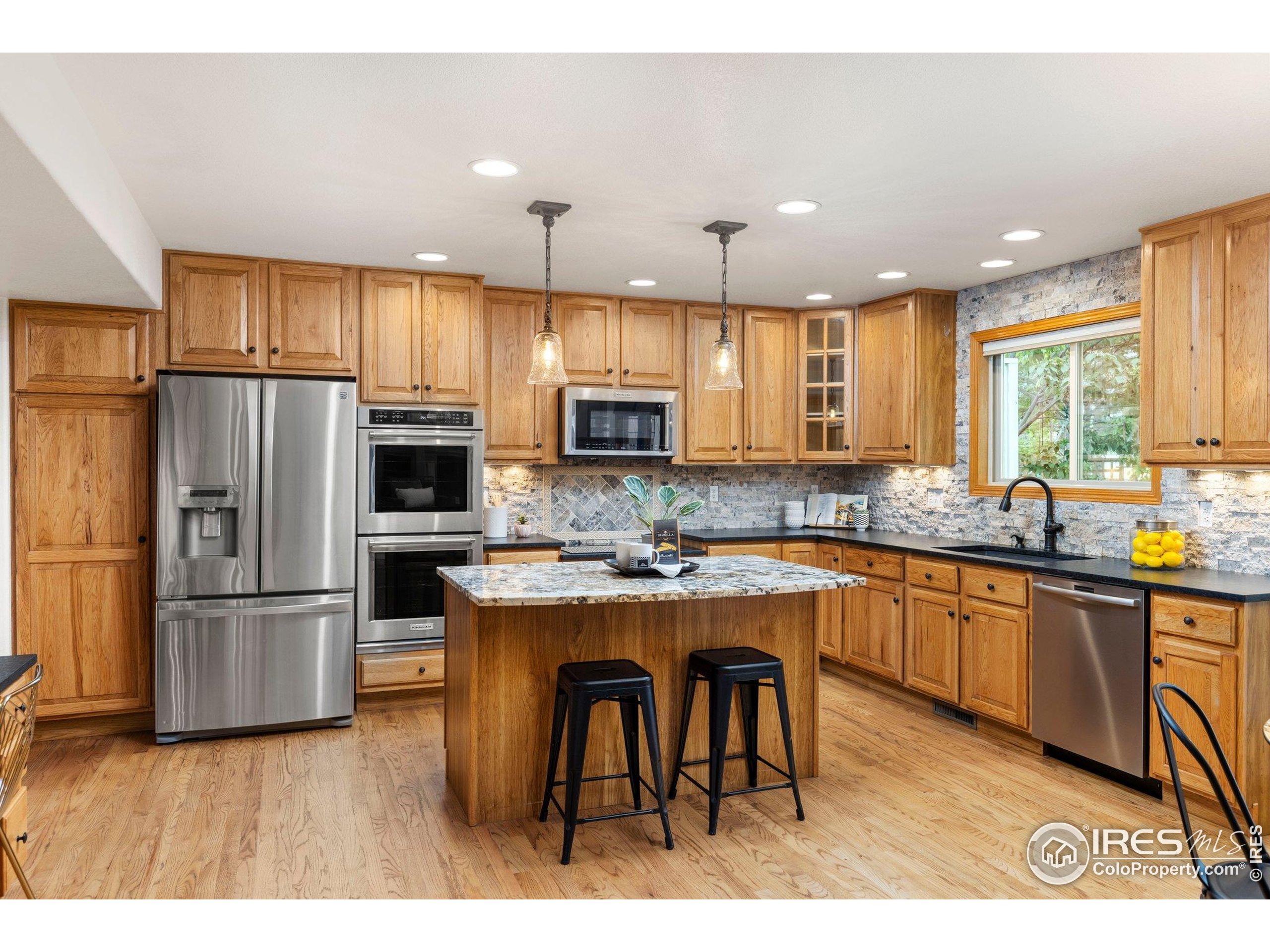 1401 Clover Creek Dr