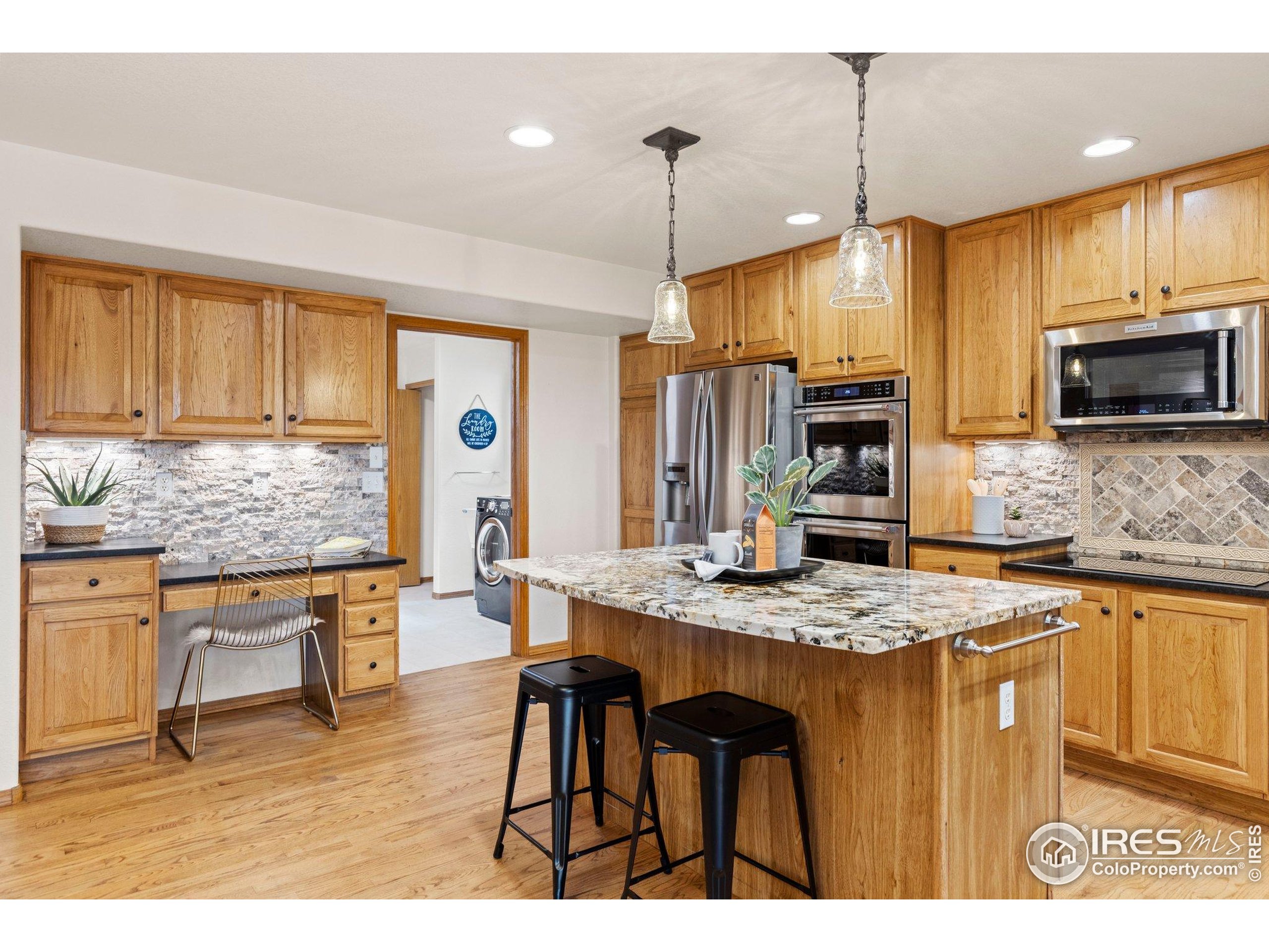 1401 Clover Creek Dr