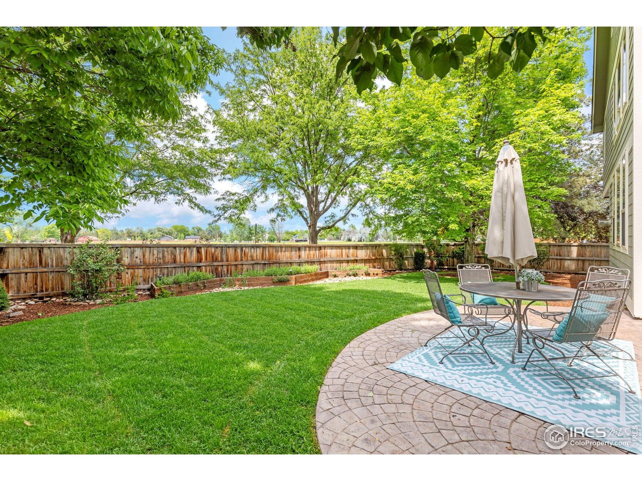 1401 Clover Creek Dr