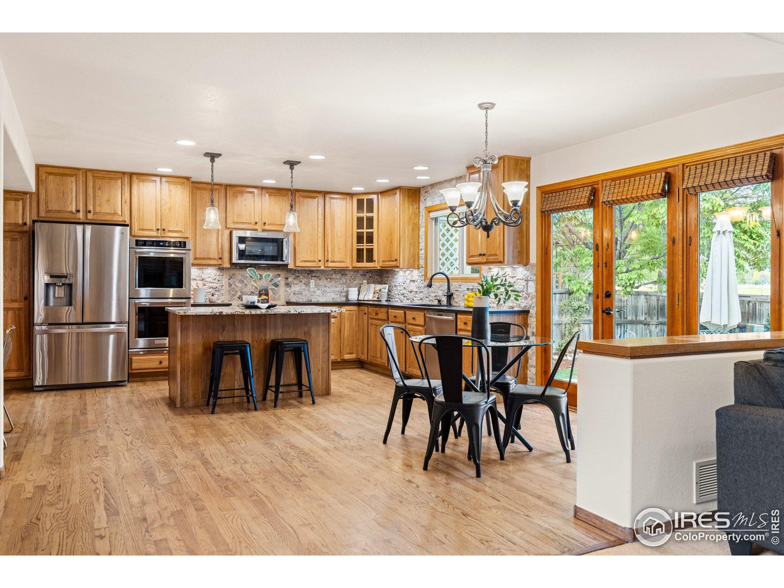 1401 Clover Creek Dr