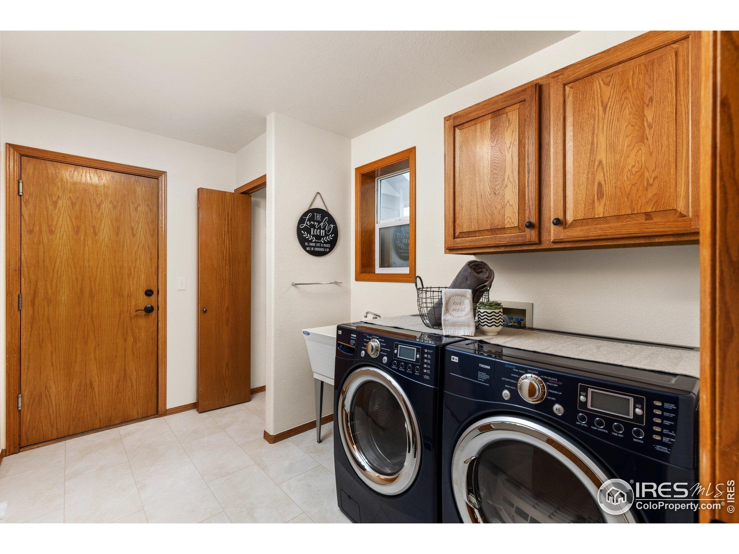 1401 Clover Creek Dr