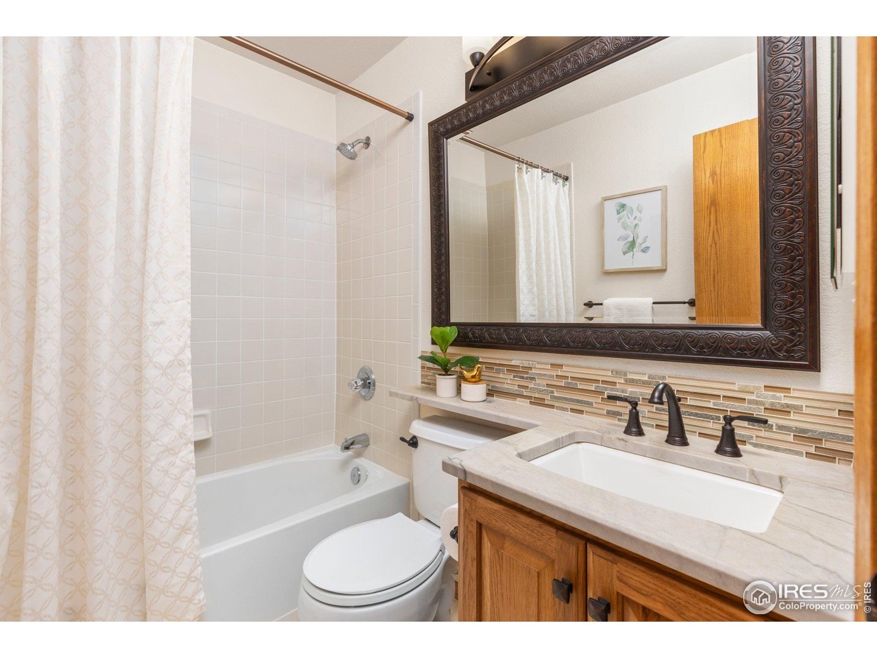 1401 Clover Creek Dr