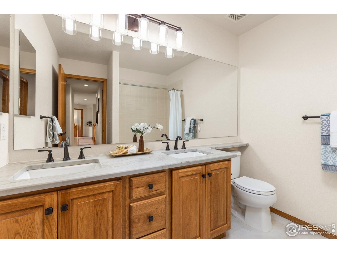 1401 Clover Creek Dr