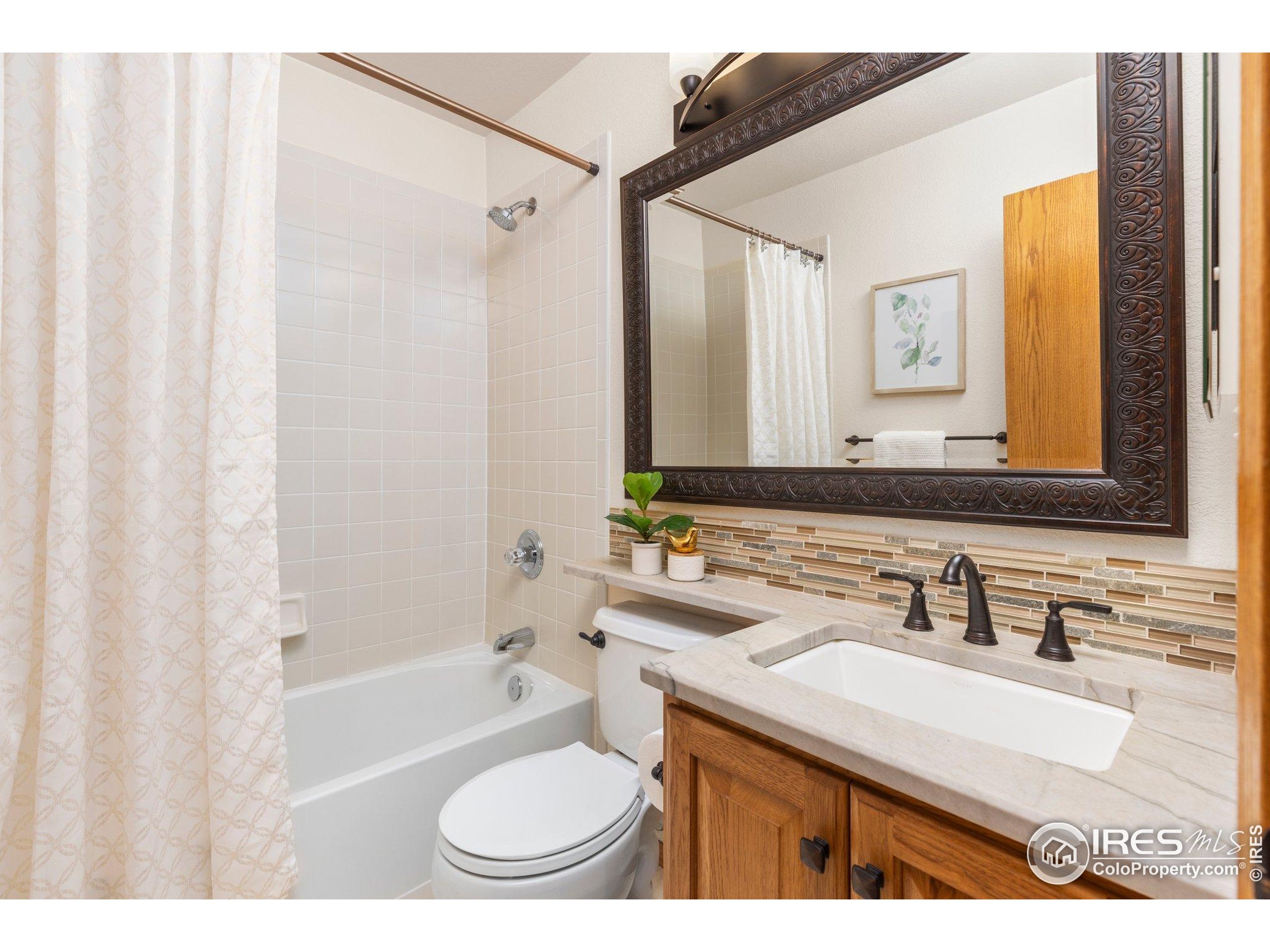 1401 Clover Creek Dr