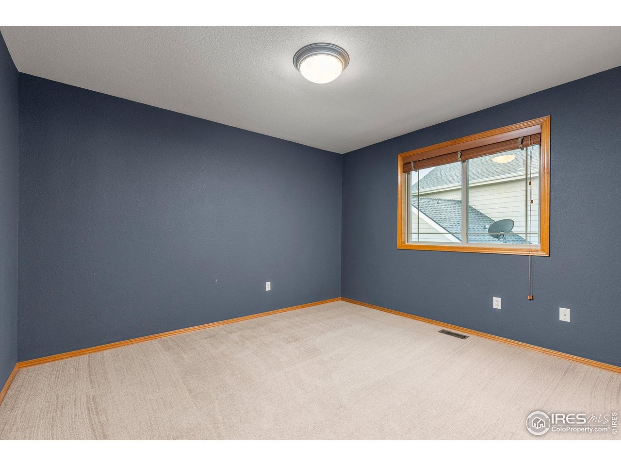 1401 Clover Creek Dr