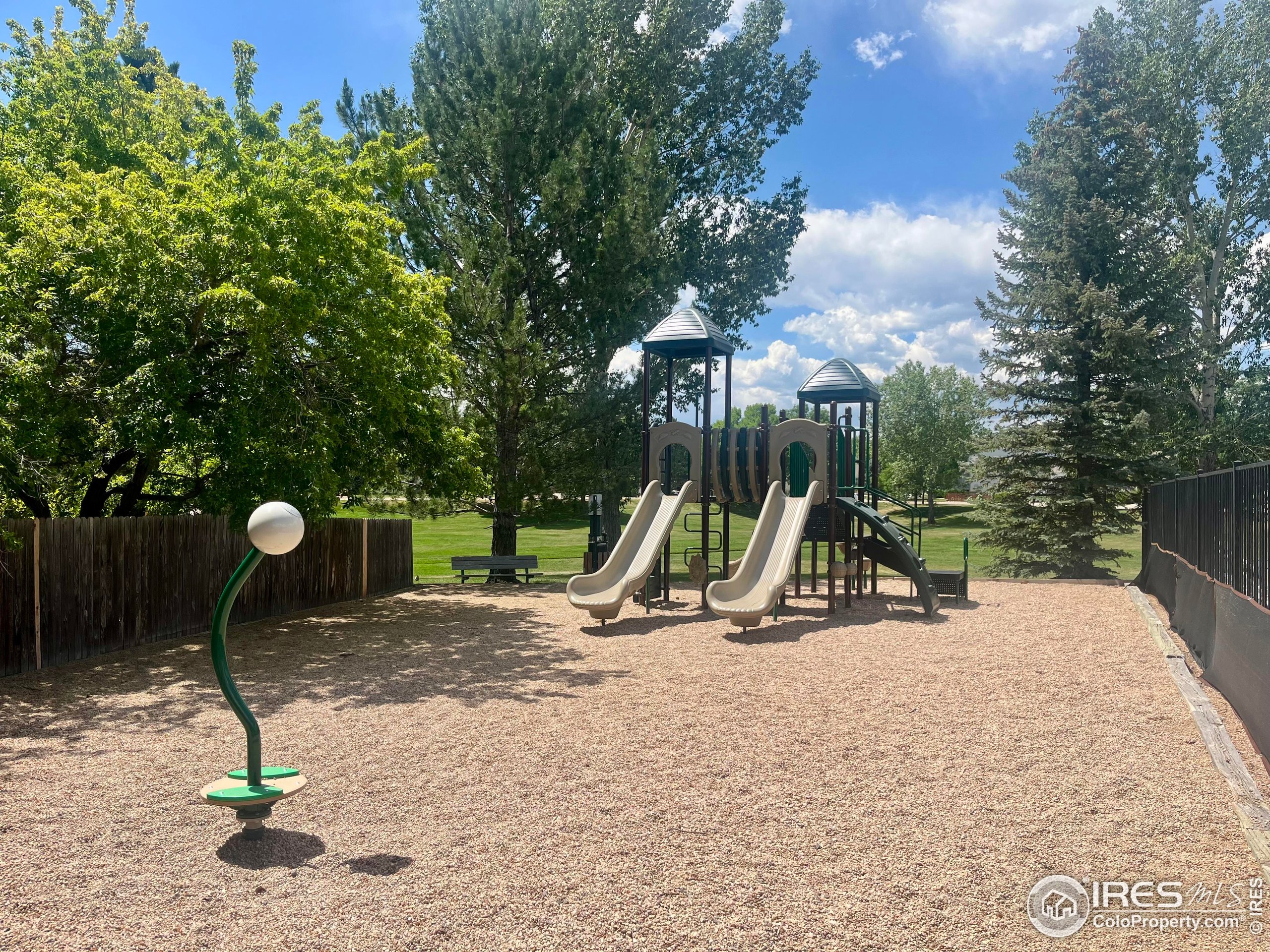 1401 Clover Creek Dr