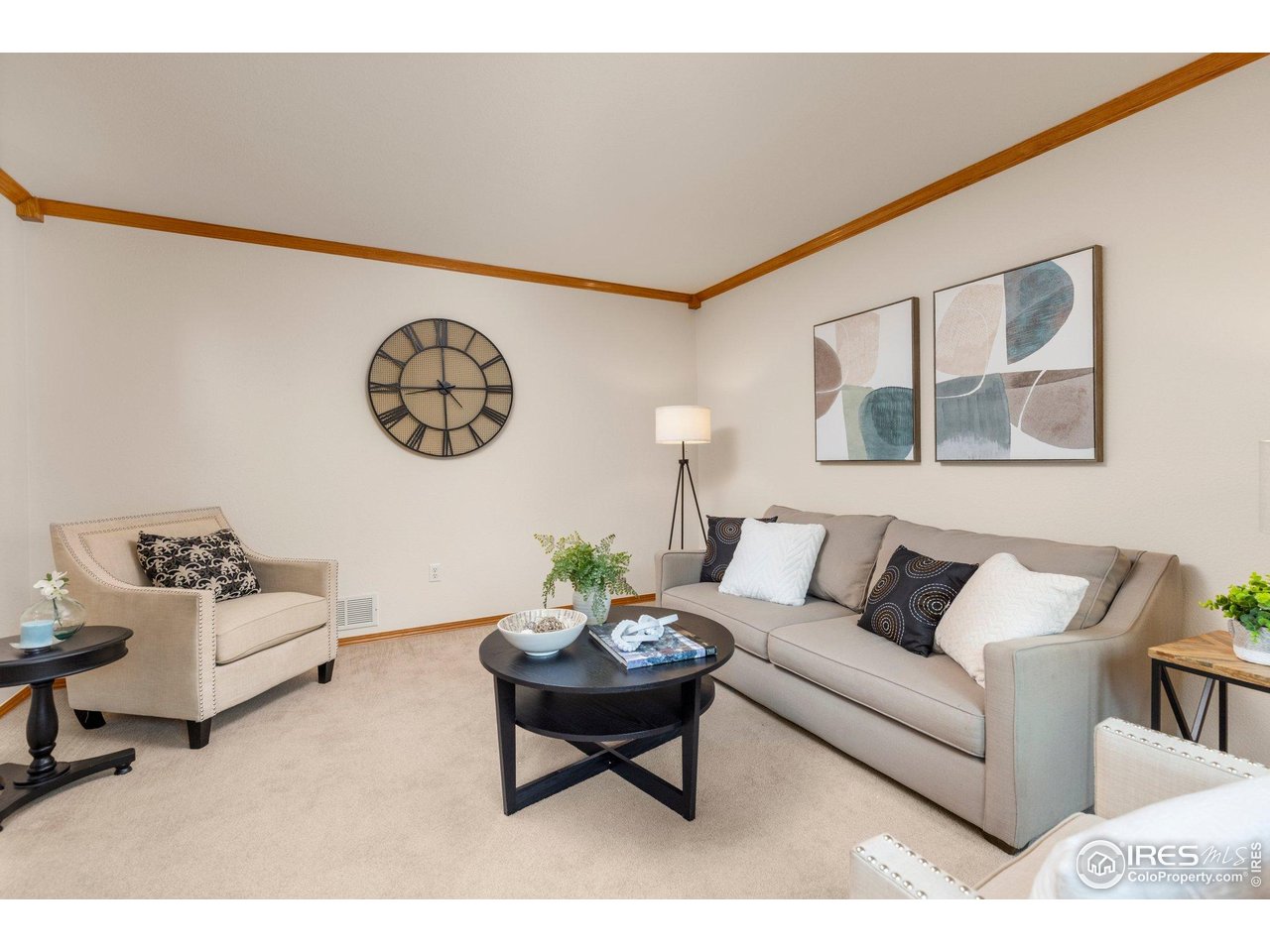 1401 Clover Creek Dr