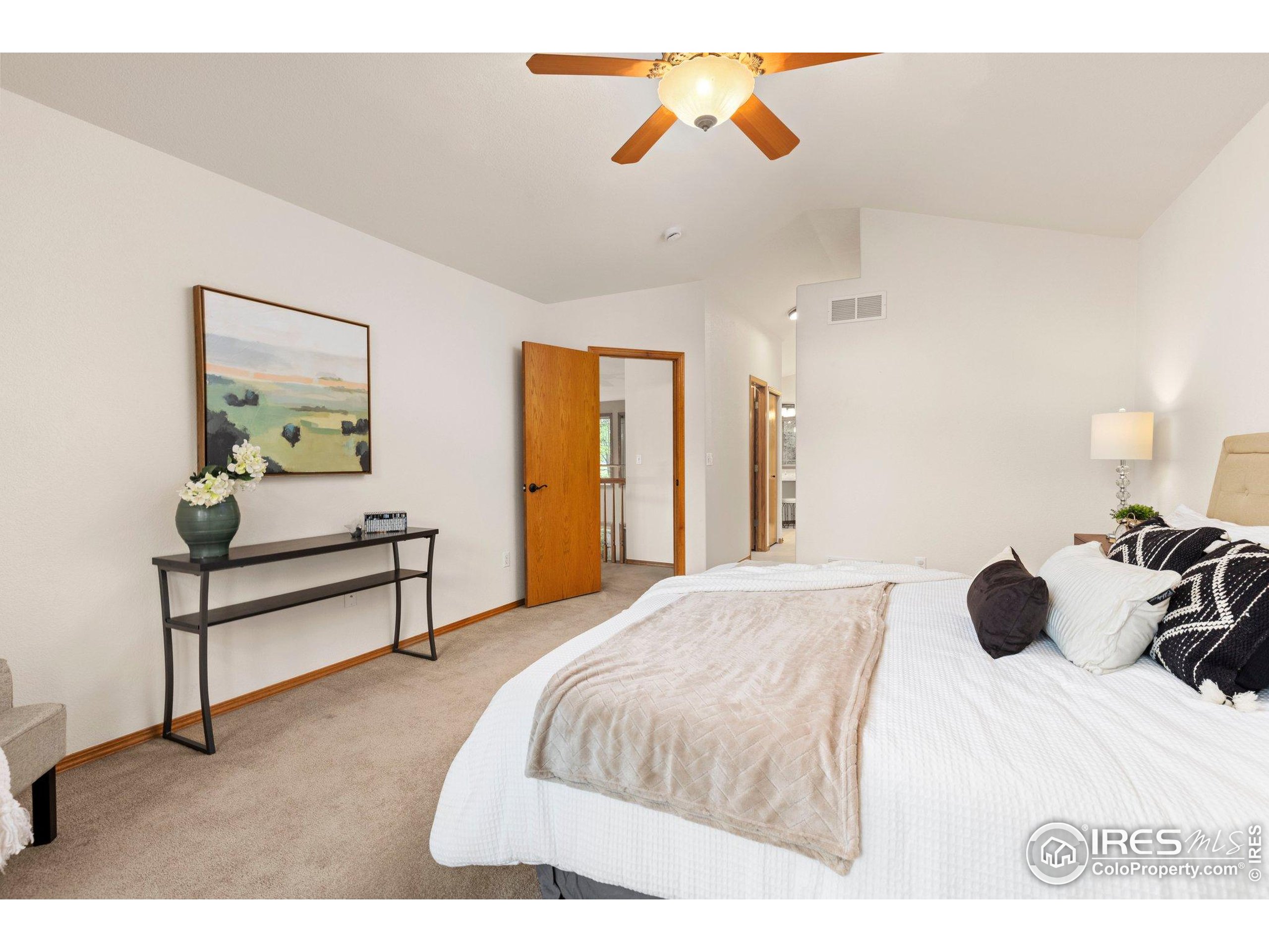 1401 Clover Creek Dr