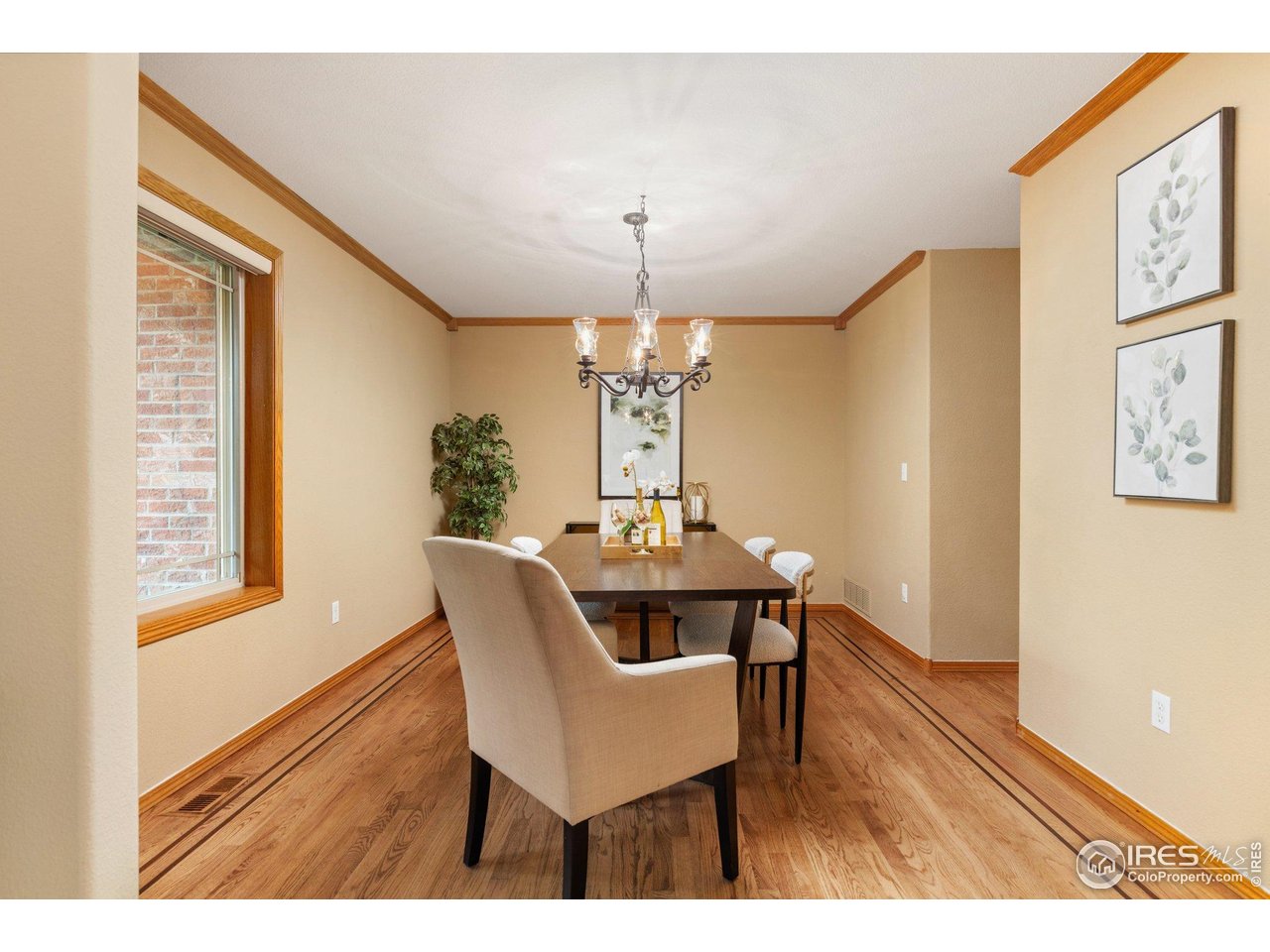 1401 Clover Creek Dr