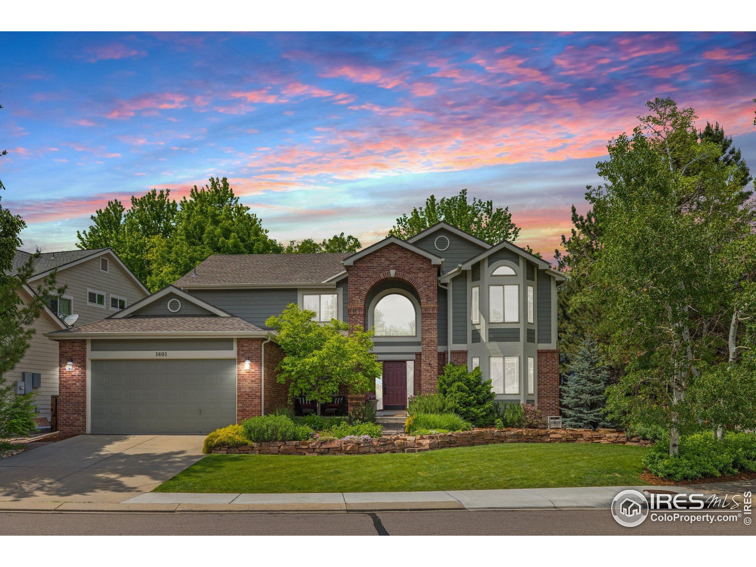 1401 Clover Creek Dr