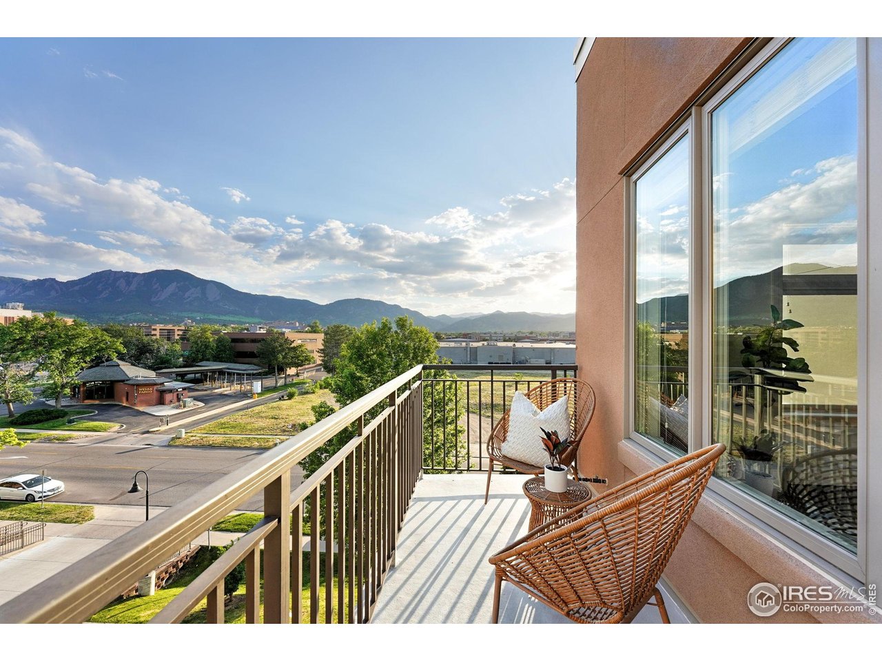 3401 Arapahoe Ave 420