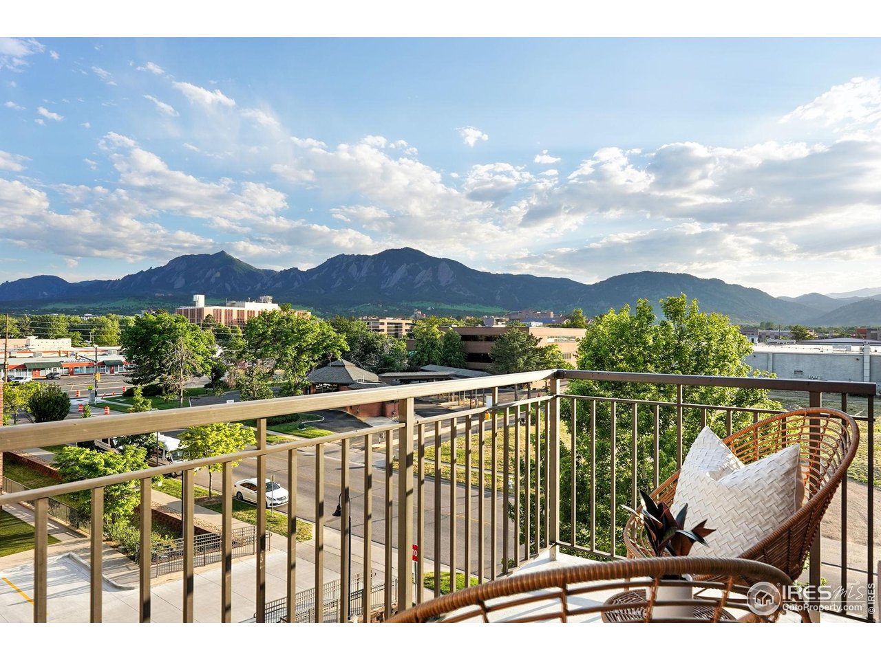 3401 Arapahoe Ave 420