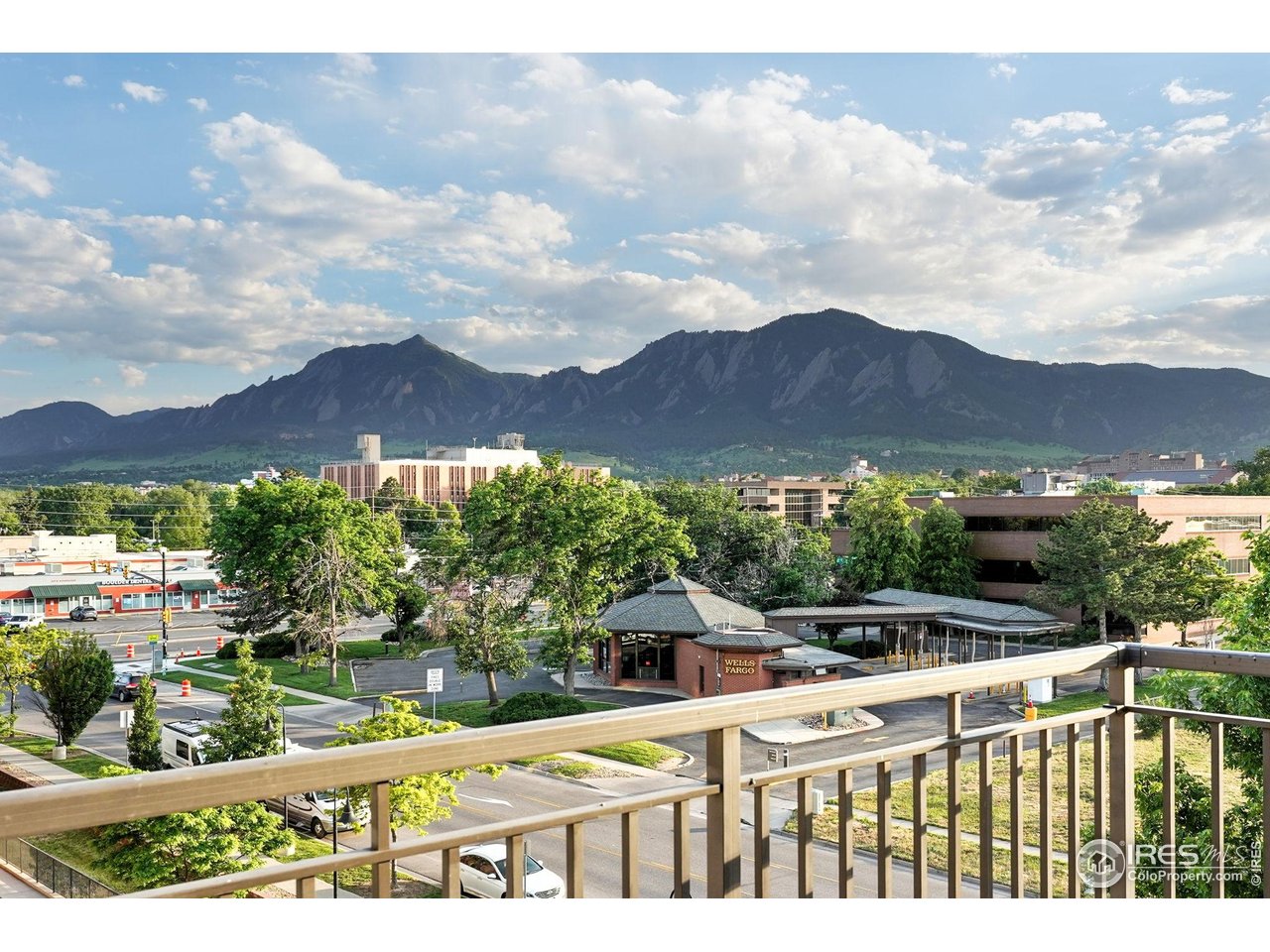 3401 Arapahoe Ave 420