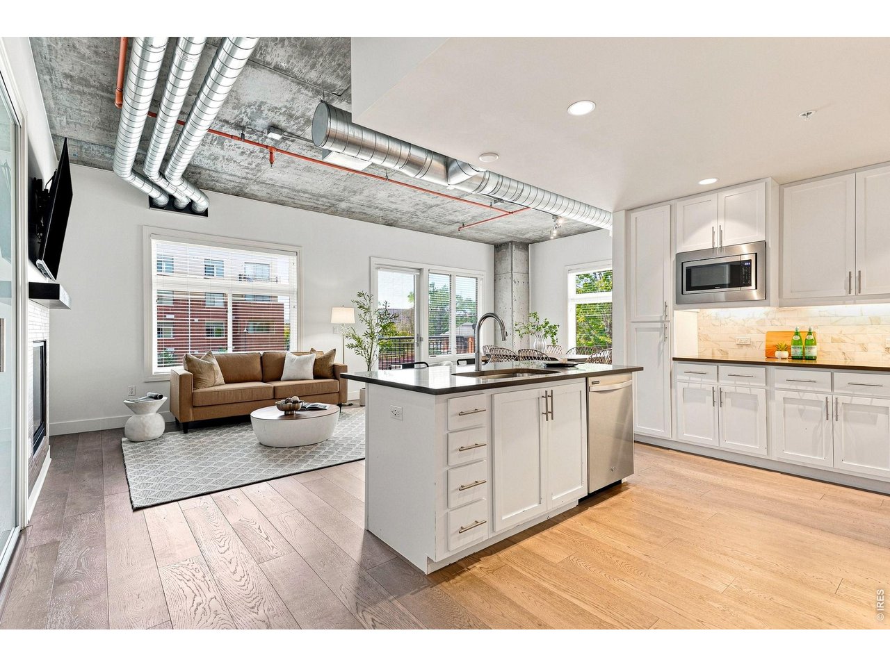 3401 Arapahoe Ave 220