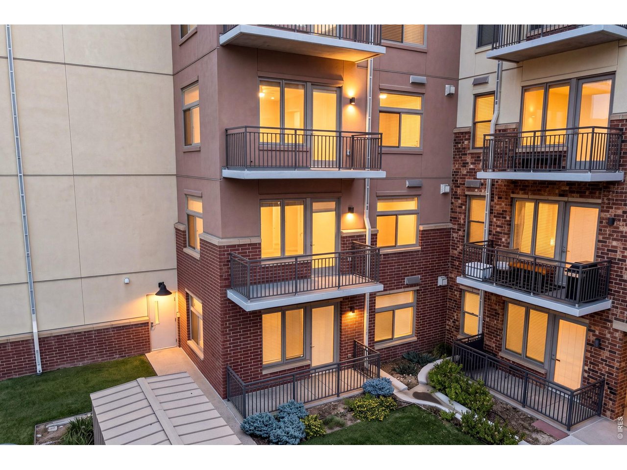 3401 Arapahoe Ave 220