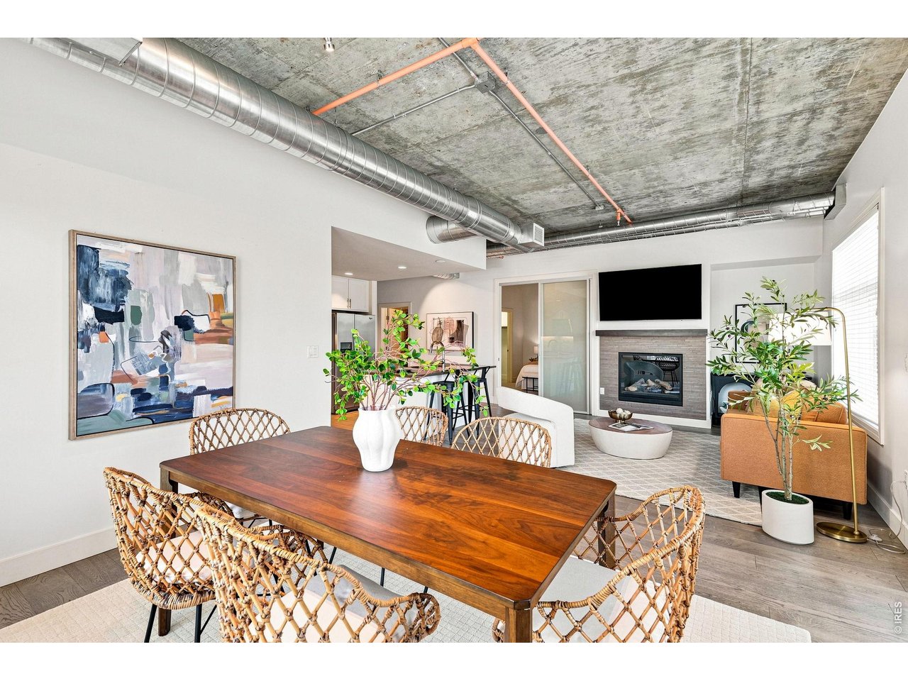 3401 Arapahoe Ave 220