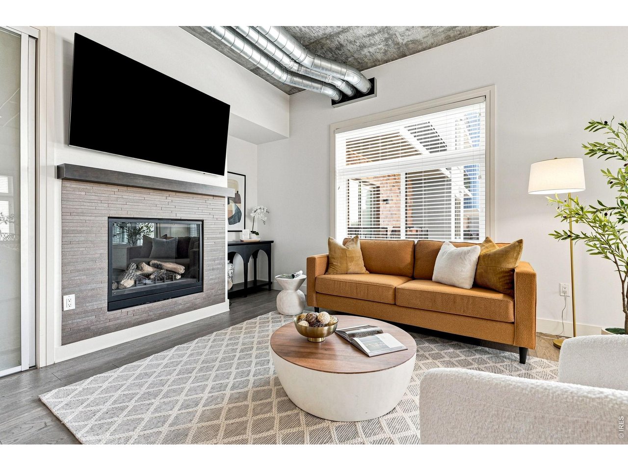 3401 Arapahoe Ave 220