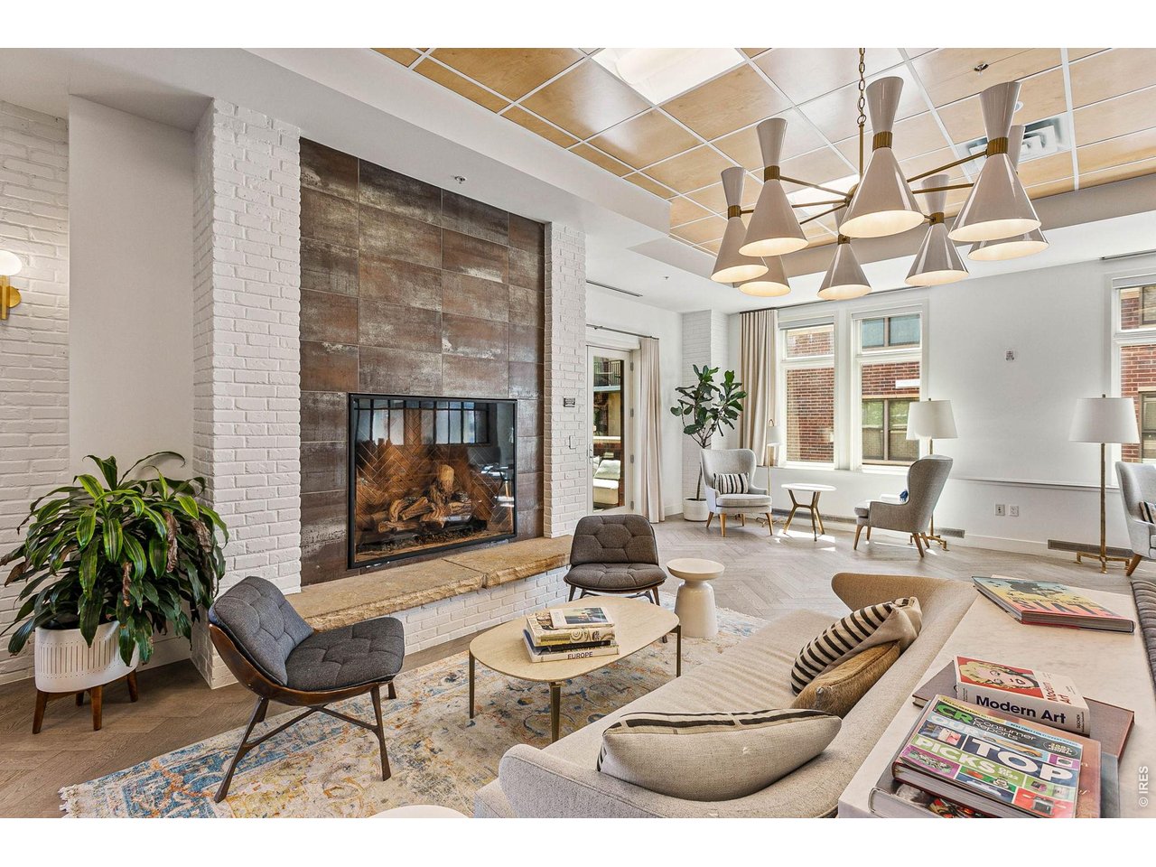 3401 Arapahoe Ave 220