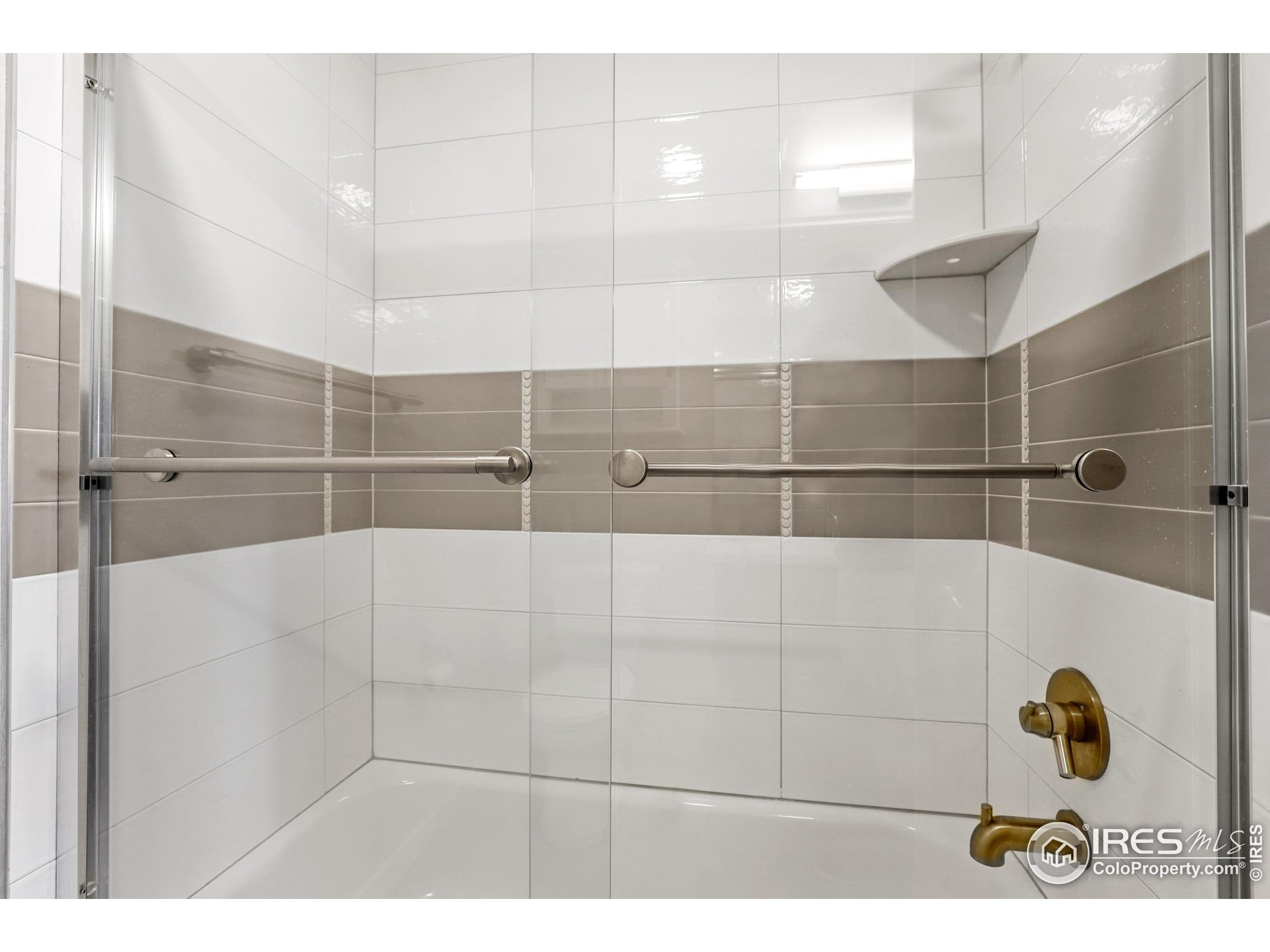 1320 Snowberry Ln 202