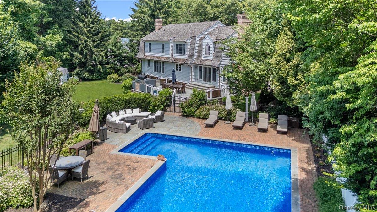 5 Fox Hunt Court