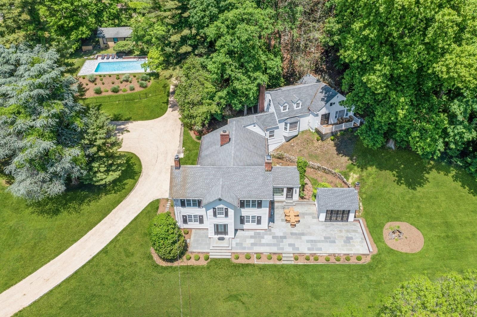 15 Lloyd Harbor Road