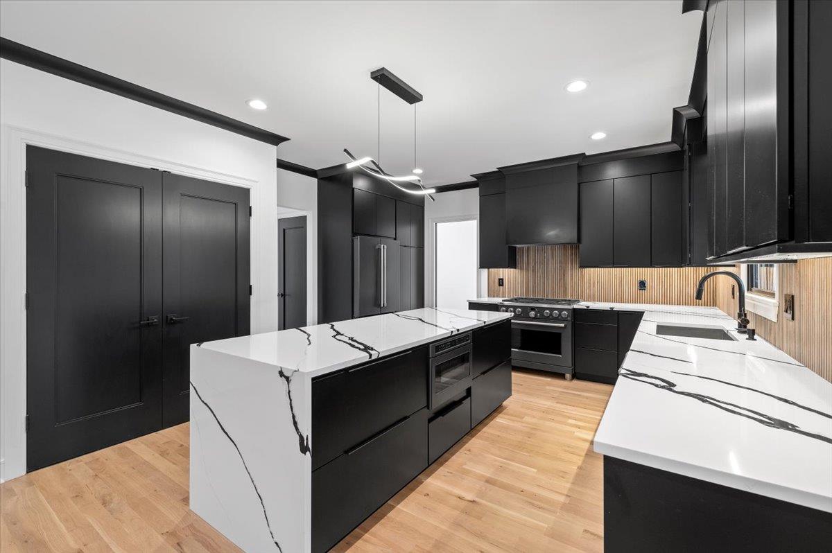 211 E Pulaski Road