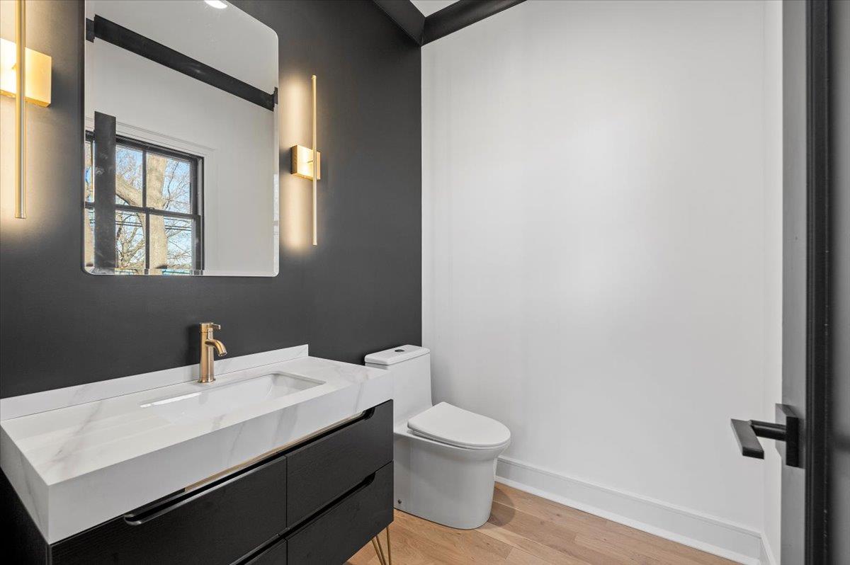 211 E Pulaski Road
