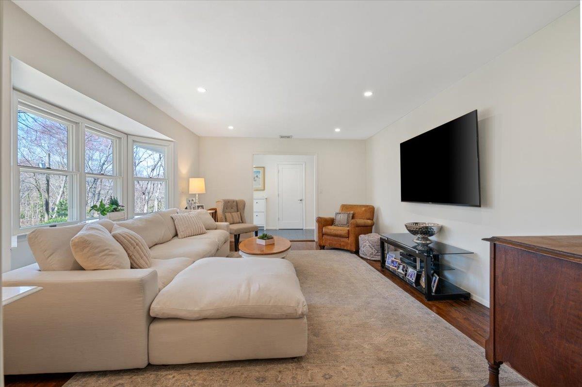 96 Bay Road