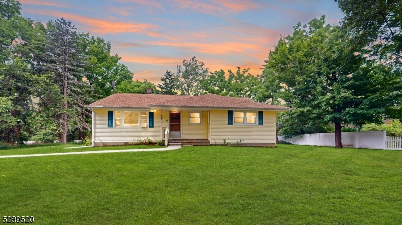 582 Houses Corner Road