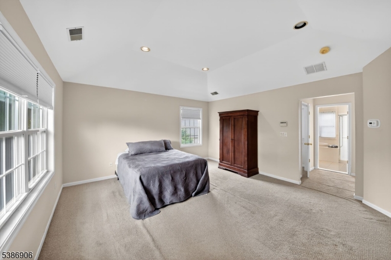 5 Rock Oak Ct