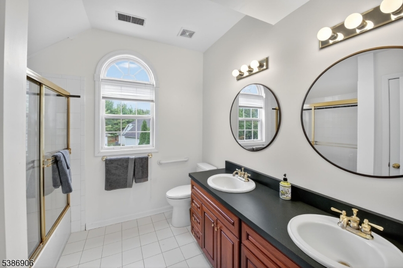 5 Rock Oak Ct