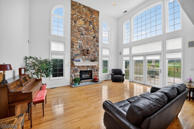 5 Rock Oak Ct