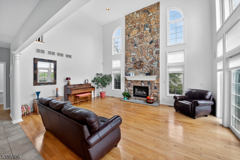 5 Rock Oak Ct