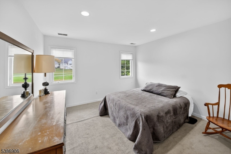 5 Rock Oak Ct