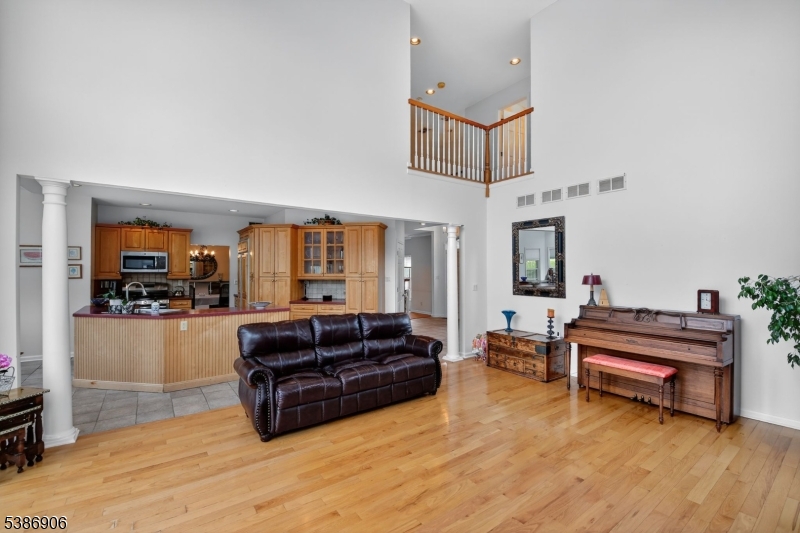 5 Rock Oak Ct