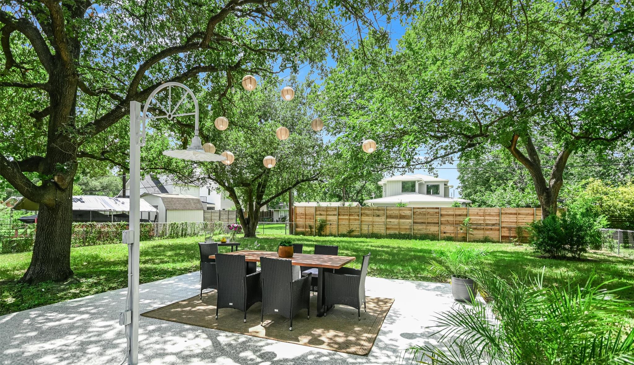 7806 Mullen DR