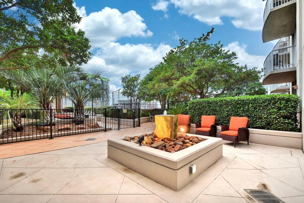 360 Nueces ST # 1318