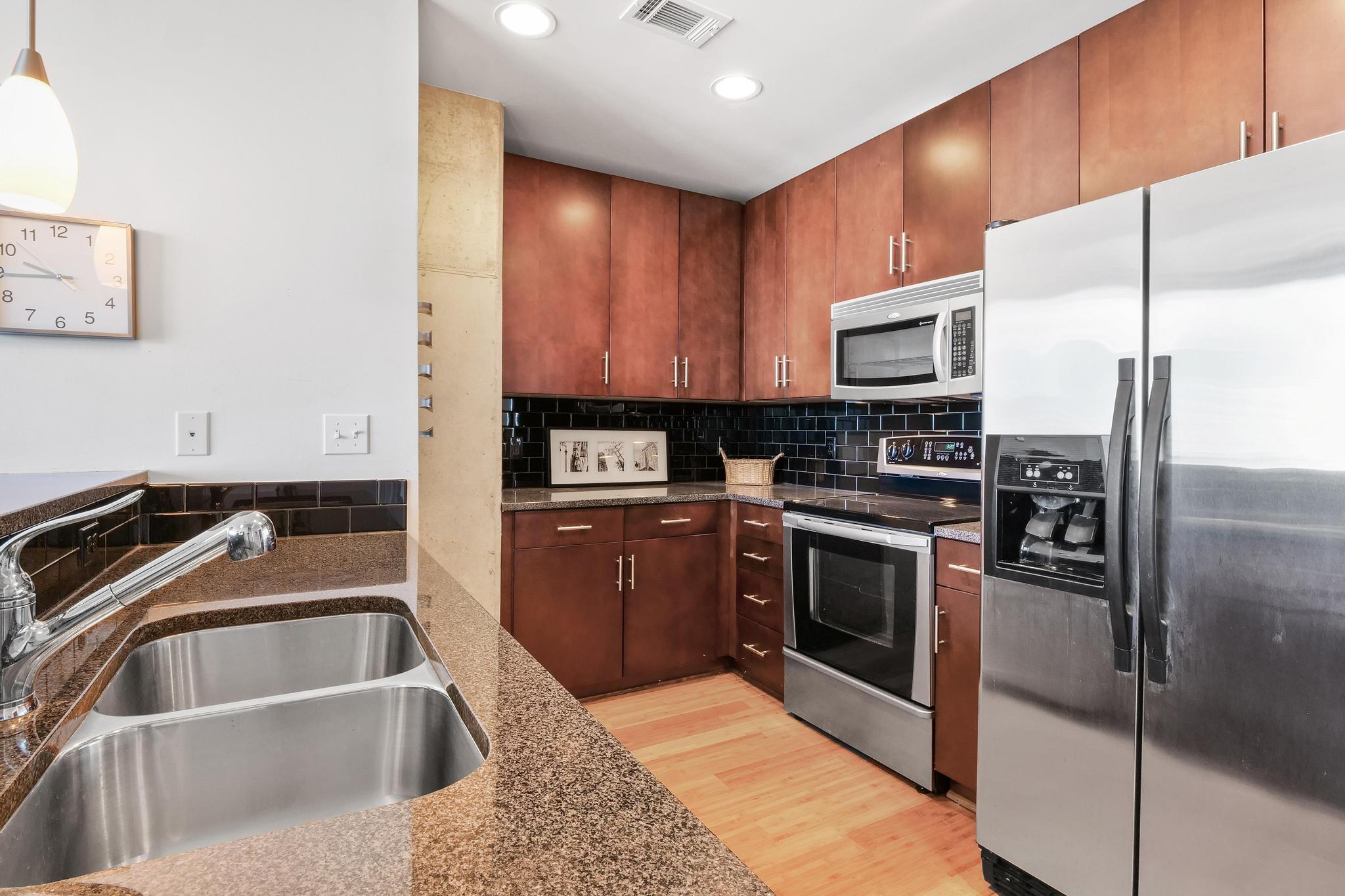360 Nueces ST # 1318