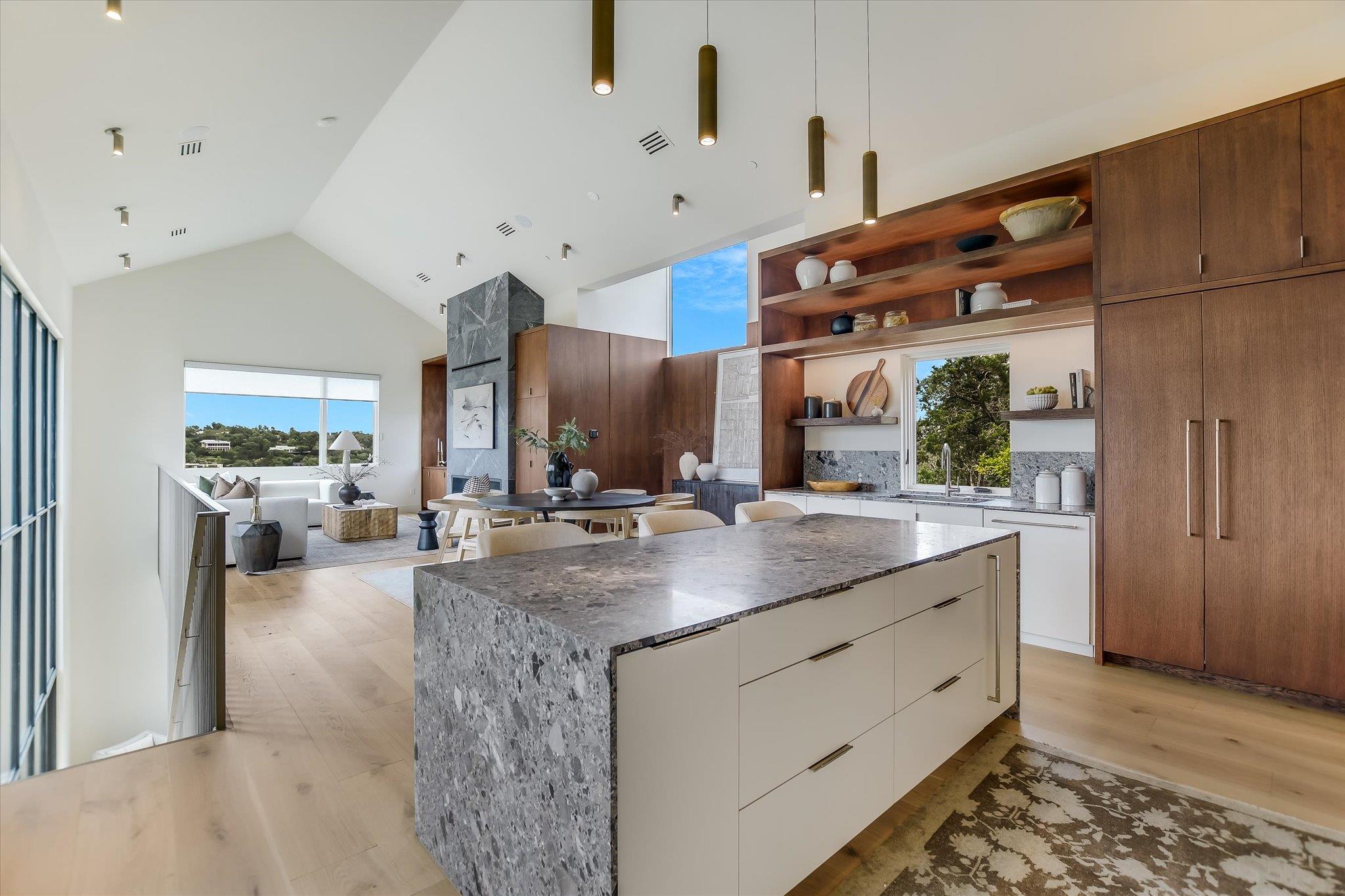 2405 Deer PASS