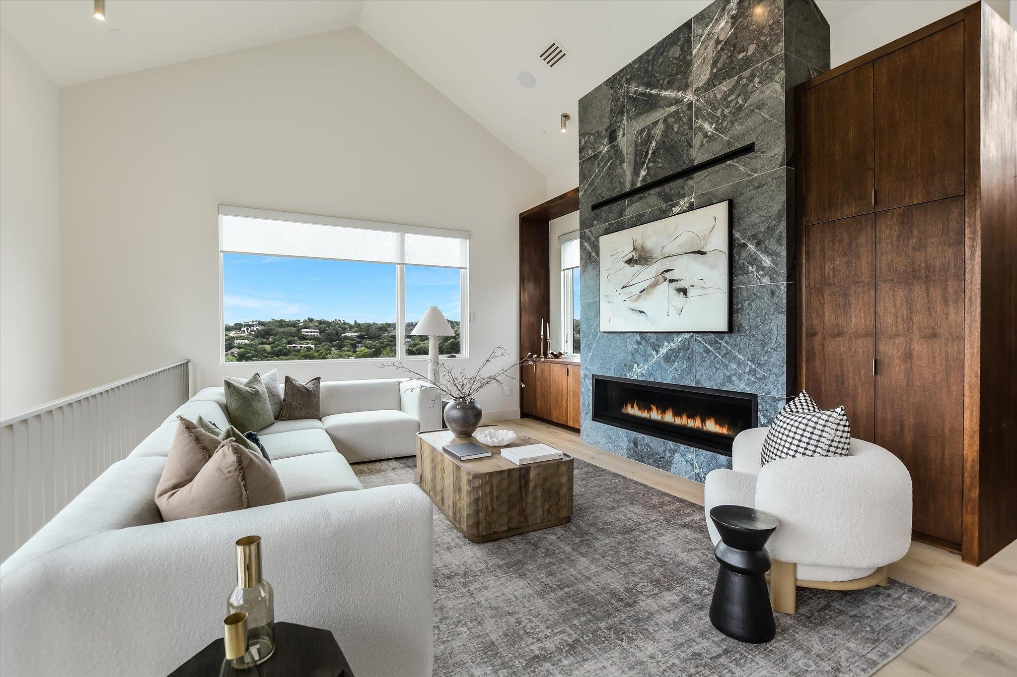 2405 Deer PASS