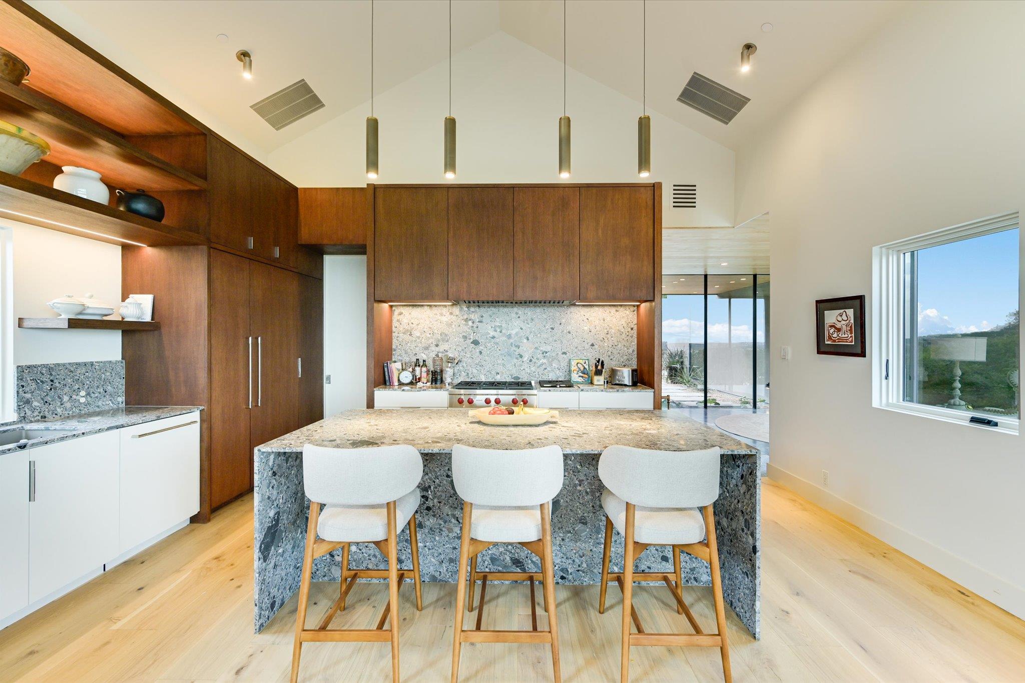 2405 Deer PASS