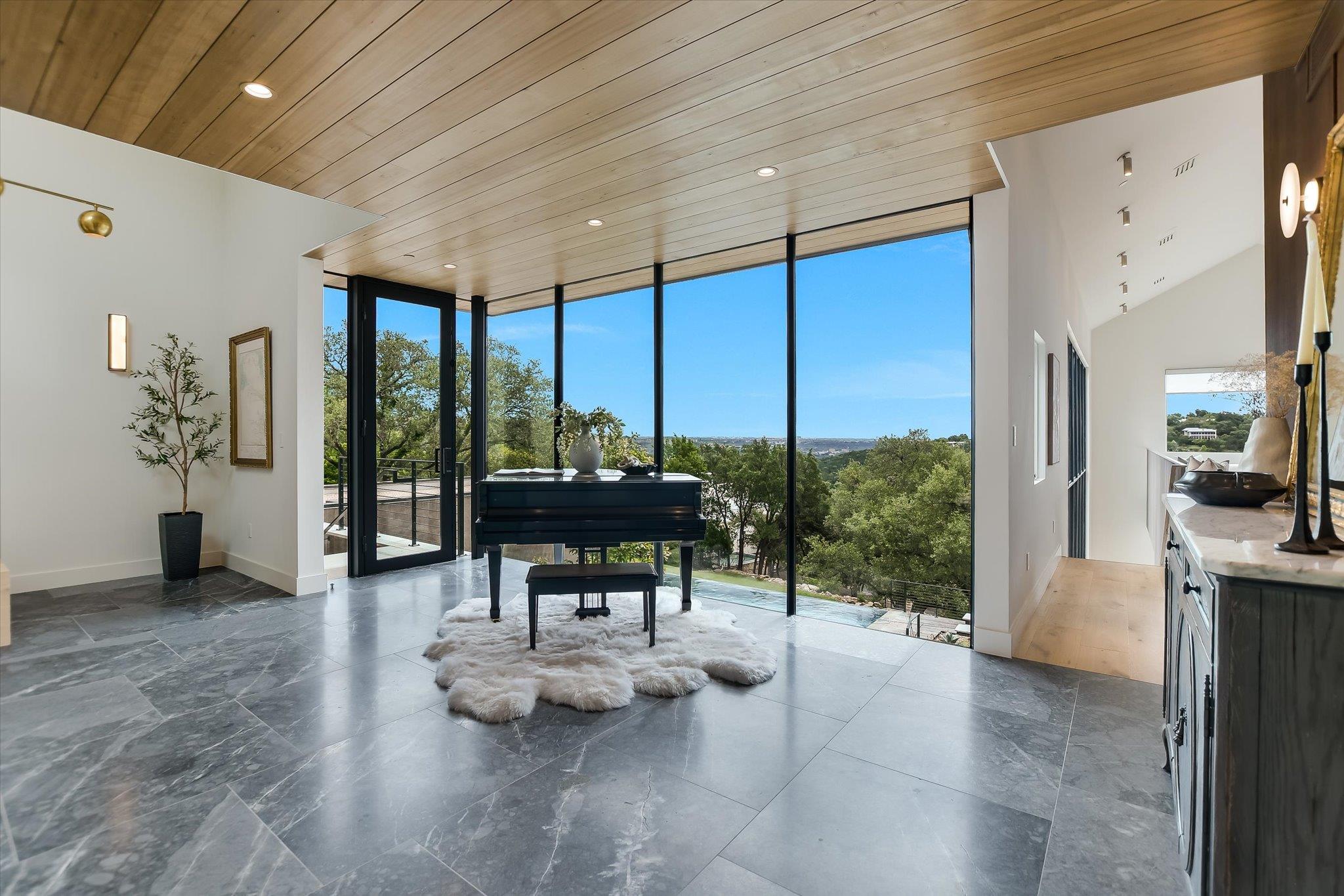 2405 Deer PASS