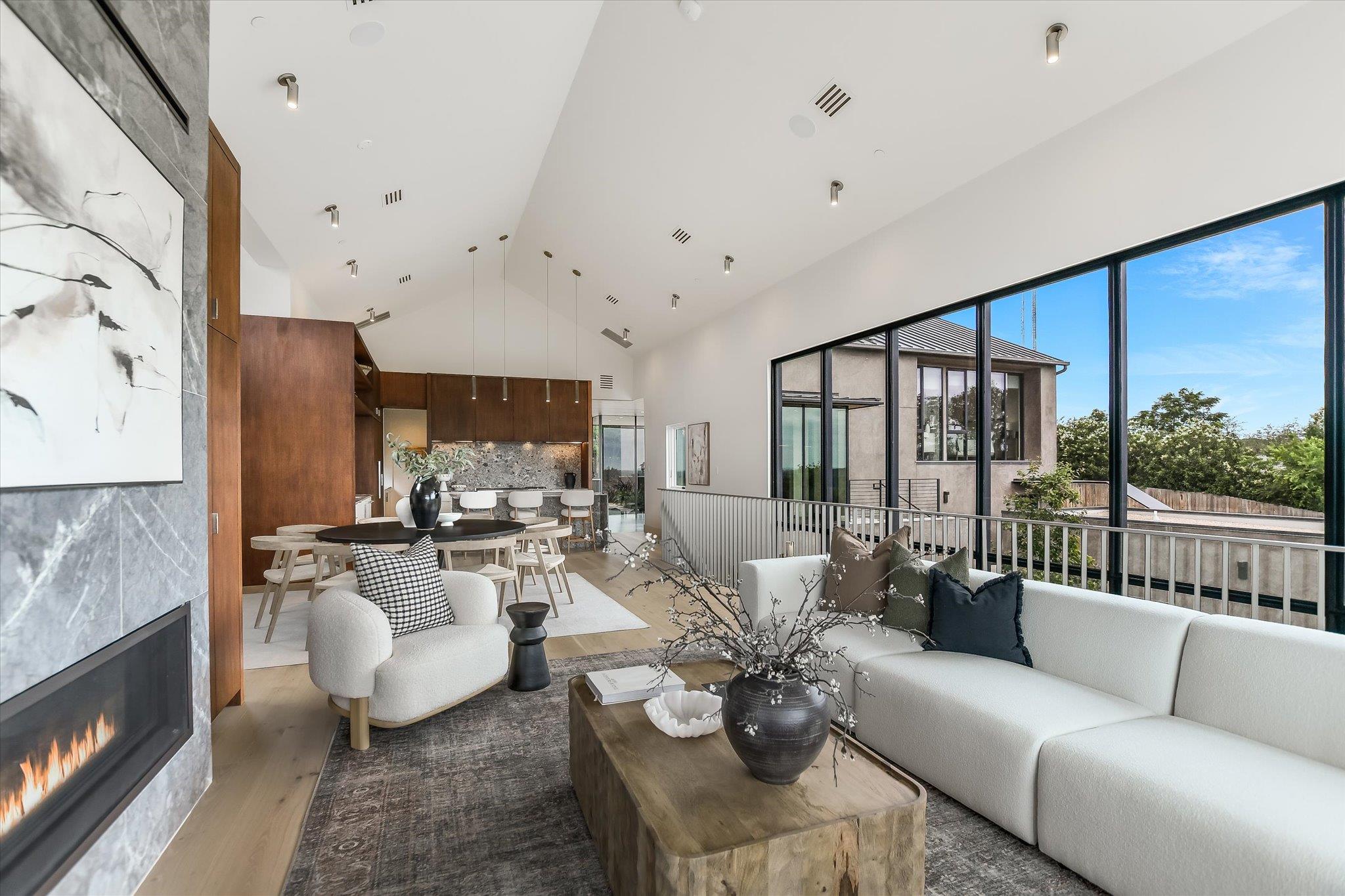2405 Deer PASS
