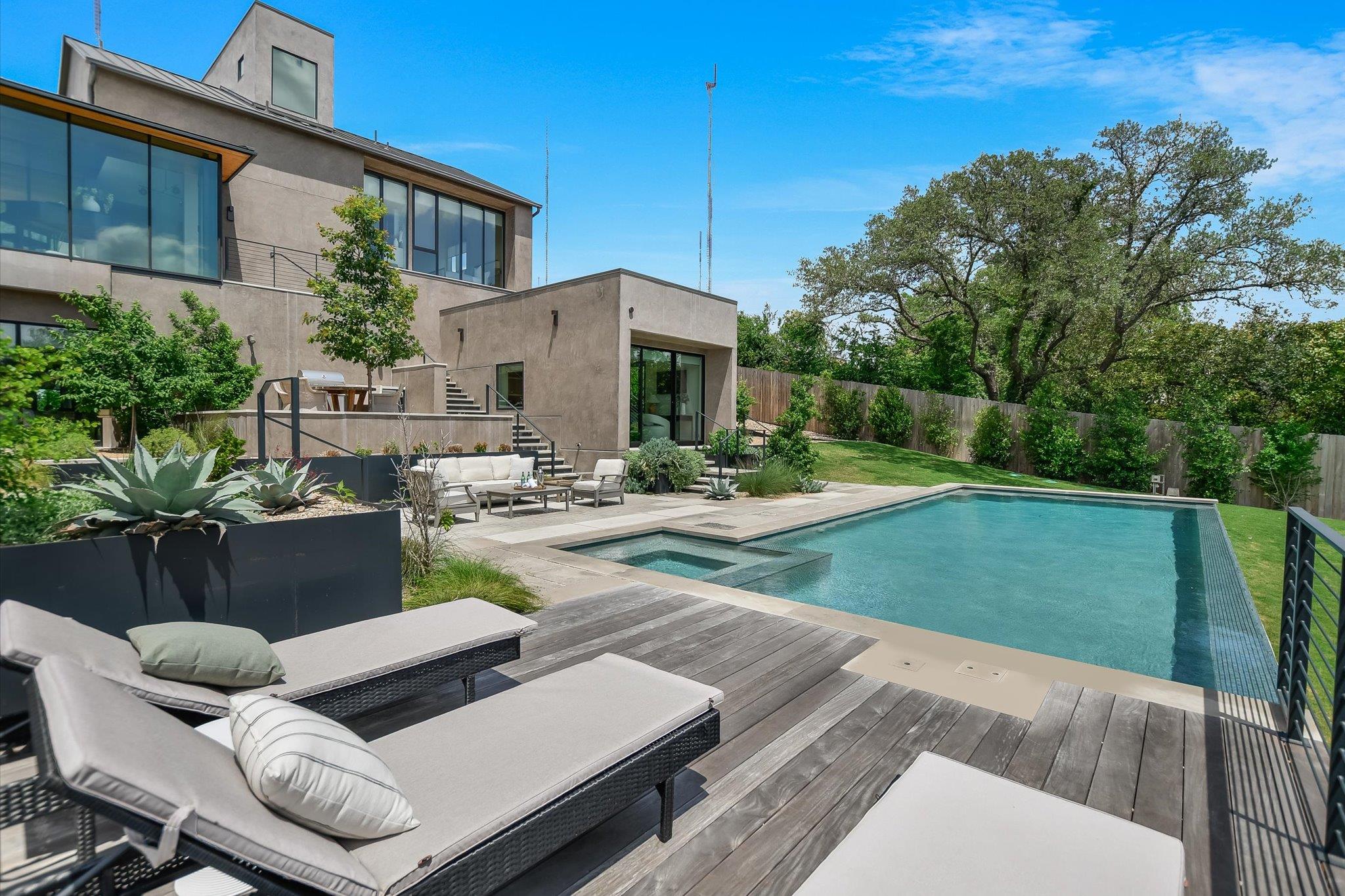 2405 Deer PASS