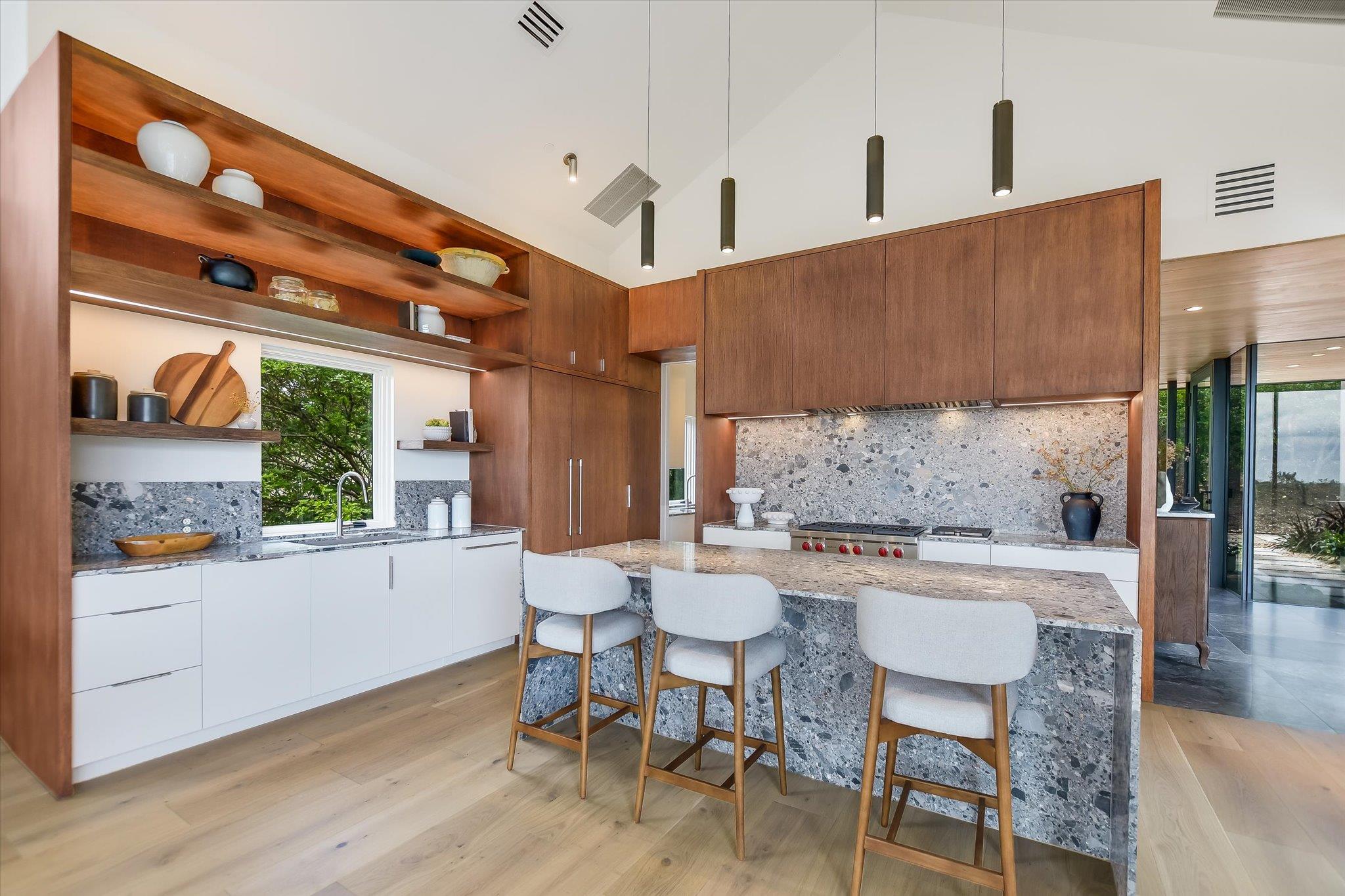 2405 Deer PASS