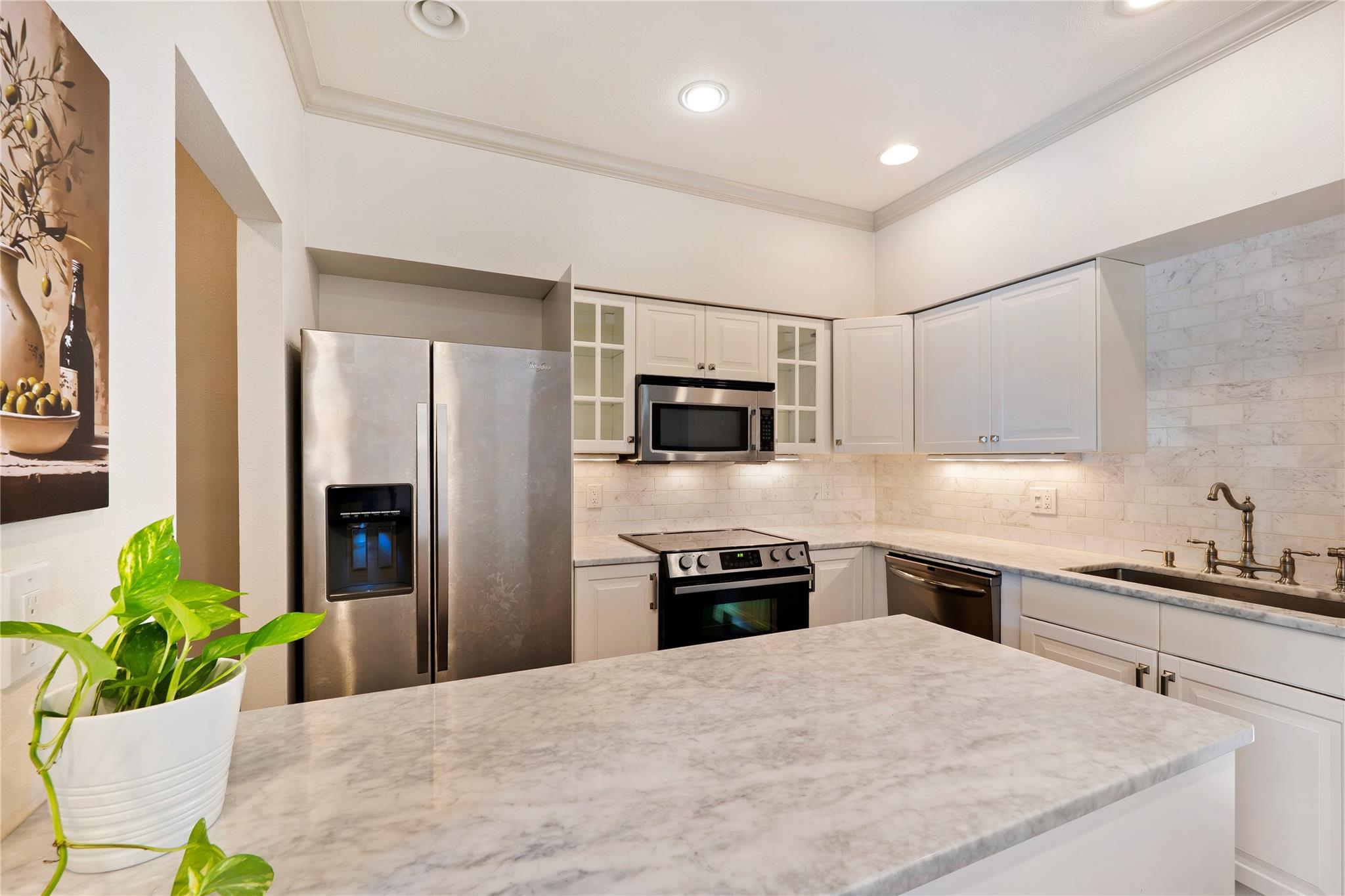 1307 Kinney Ave # 140